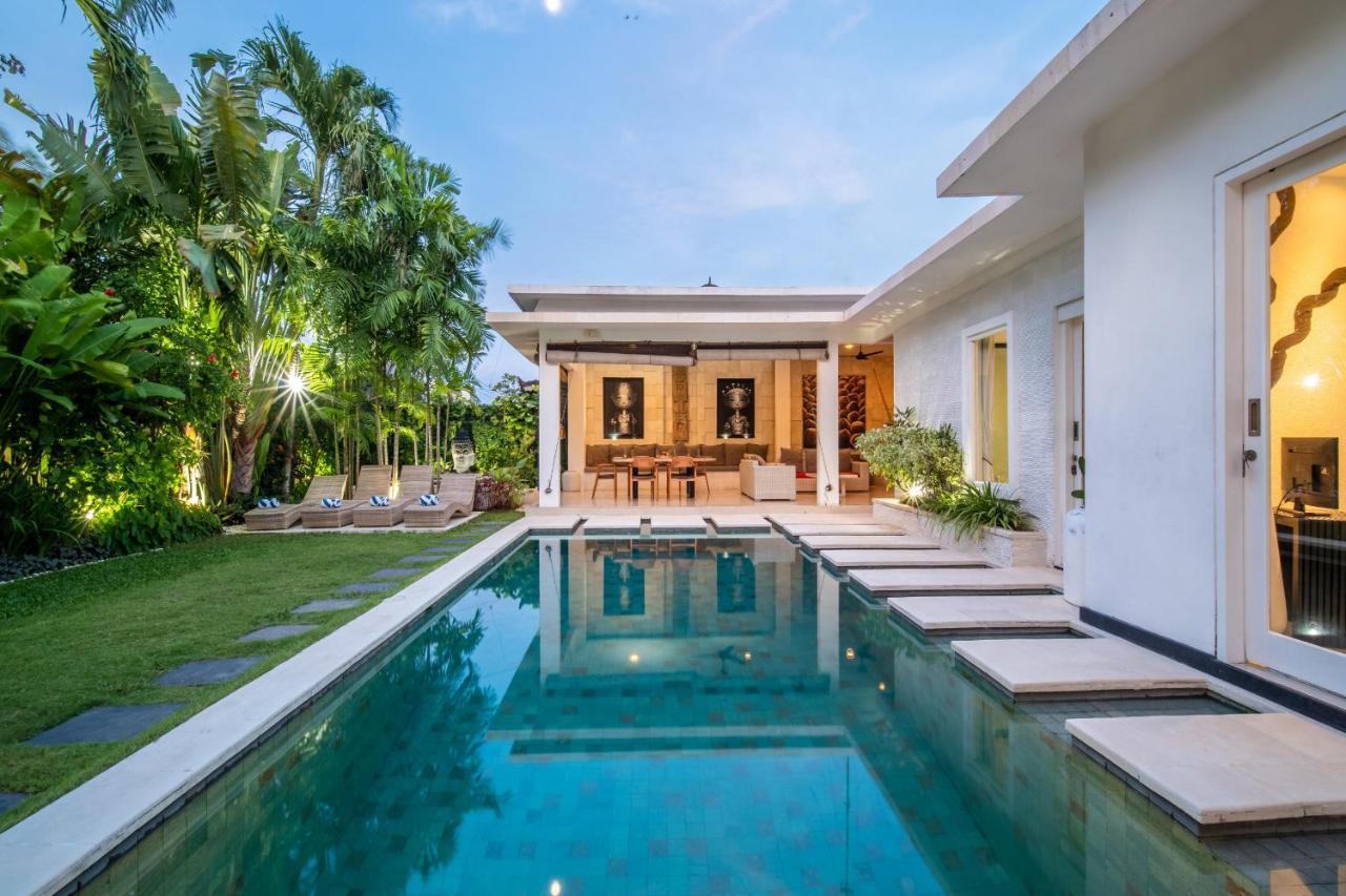 Villa Khanphi Seminyak Buitenkant foto